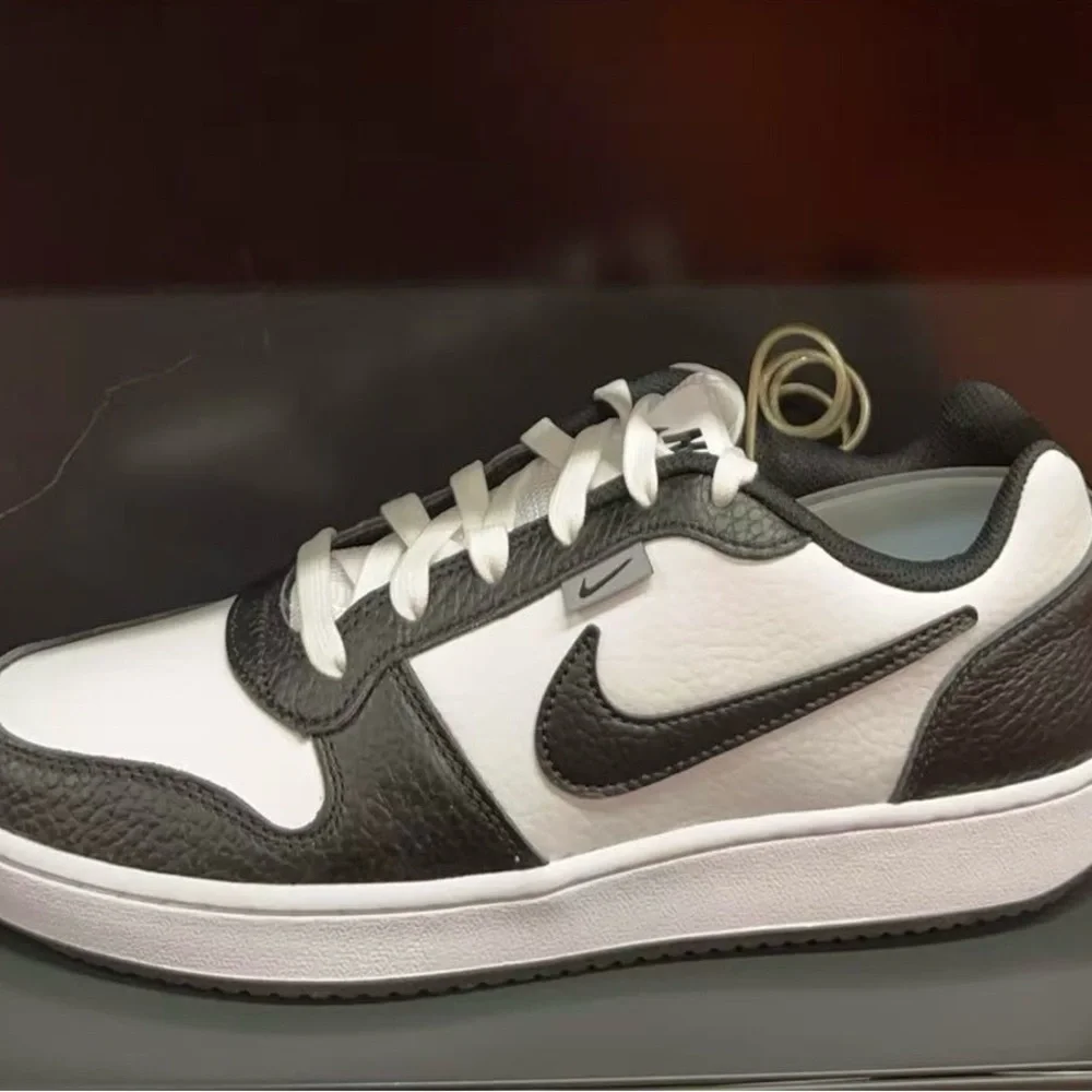 Nike EBERNON  Low prem